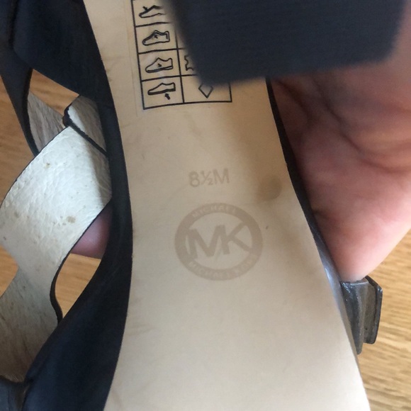 MICHAELS KORS HEALS - Picture 8 of 8